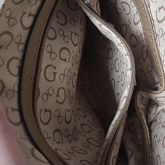 Guess Crossbody - Picture 4 of 7